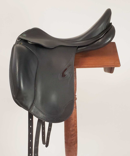 Used Prestige Passion K Dressage Saddle 18".| Used Dressage Saddles|Brand: Prestige Italia