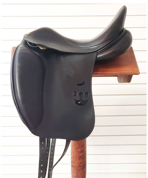 Used Bruno Delgrange Syracuse Dressage Saddle 17.5".