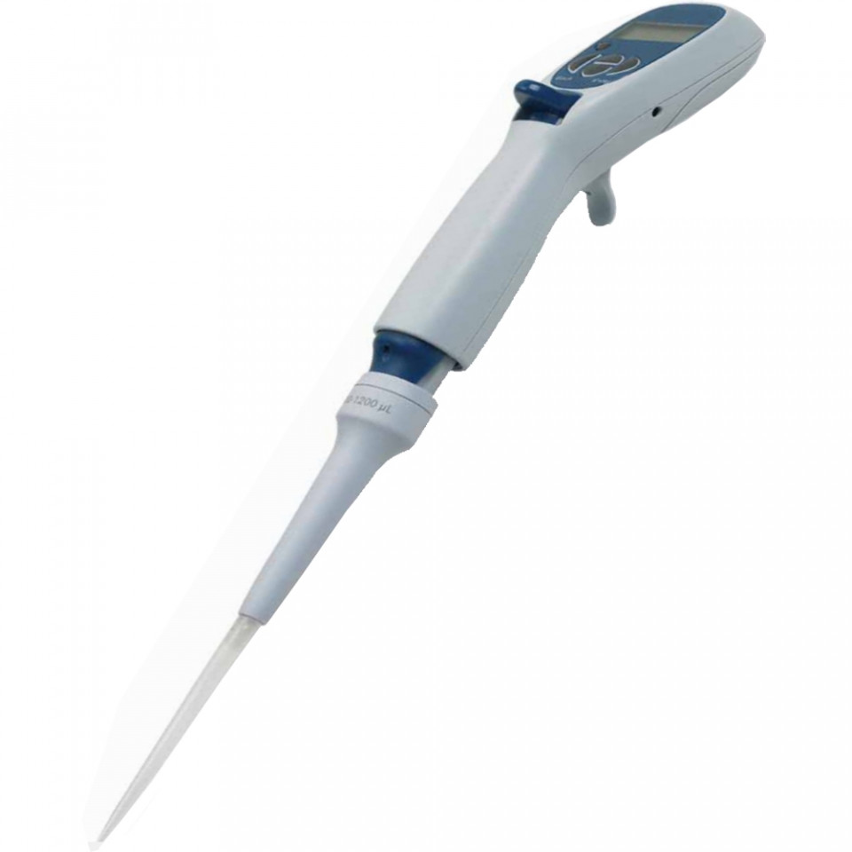 Labnet Excel electronic single-channel pipettor in gray and blue with an LCD screen and attached tip.