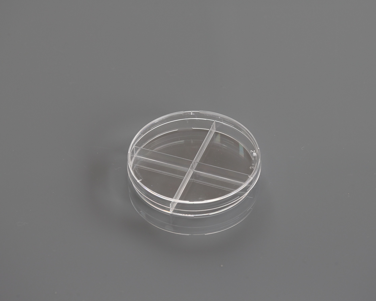 100 x 15 mm Non-treated Petri Dish, X-Plate (4-section), stackable, sterile, 20/pk, 500/cs