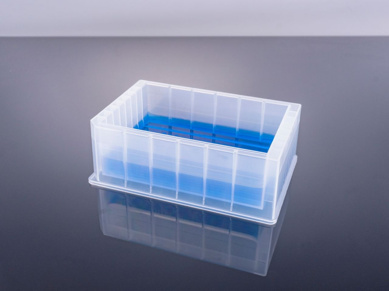 Reservoir microplates without lids, single well, 12 channel troughs, medium profile 44.5mm height, 290ml, Sterile, 10/pk, 50/cs Reservoir microplates without lids, single well, 12 channel troughs, medium profile 44.5mm height, 290ml, Sterile, 10/pk, 50/cs