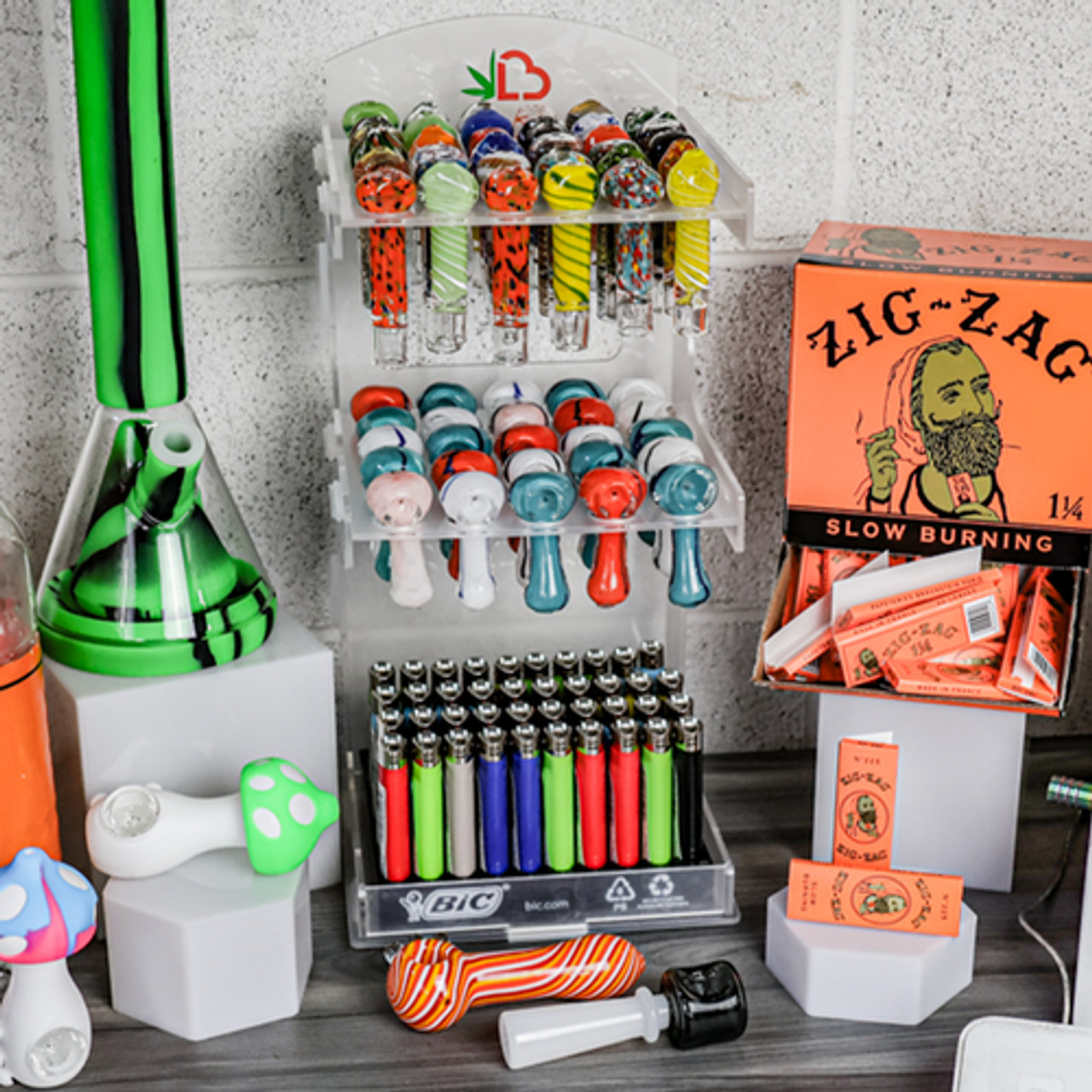 LuvBuds - POS Pipe Display, 100 Pipes and 100 Chillums Included, Retail Display