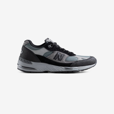 Enjoy official images of the latest women s sneaker from New Balance here below