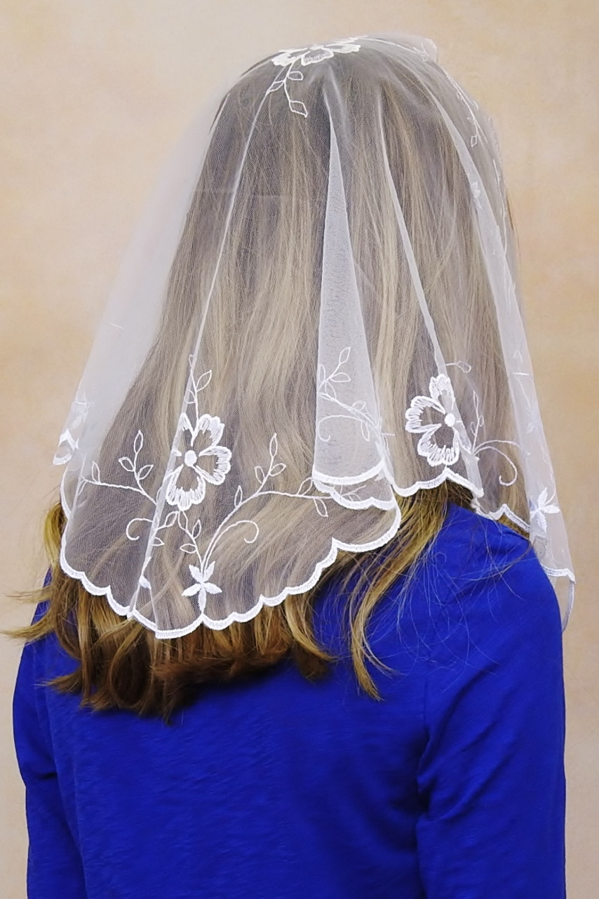 3 Classic Ways to Place Your Mantilla Veil – The Mantilla Company