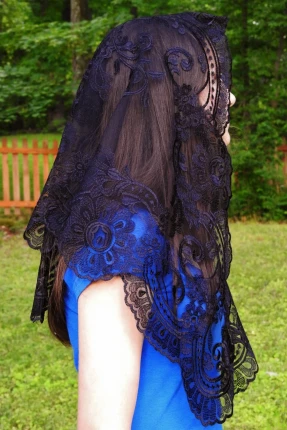 Authentic Spanish Garden Mantilla in Black