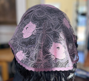 Advent Rose Flower Petal Veil is 17x13.5 inches and comes with 10" ties to secure behind the neck or under the chin. 