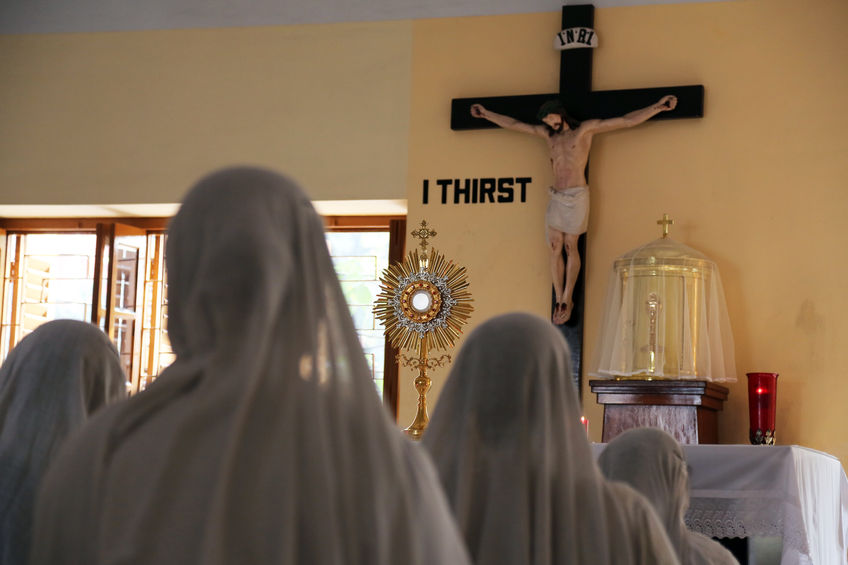 Missionaries of Charity in prayer before the Blessed Sacrament