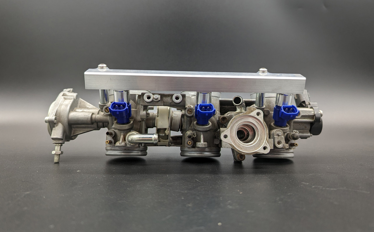 Throttle body assembly and injectors not included.  
Pre-production images, final product may differ slightly from photos Throttle body assembly and injectors not included.  
Pre-production images, final product may differ slightly from photos