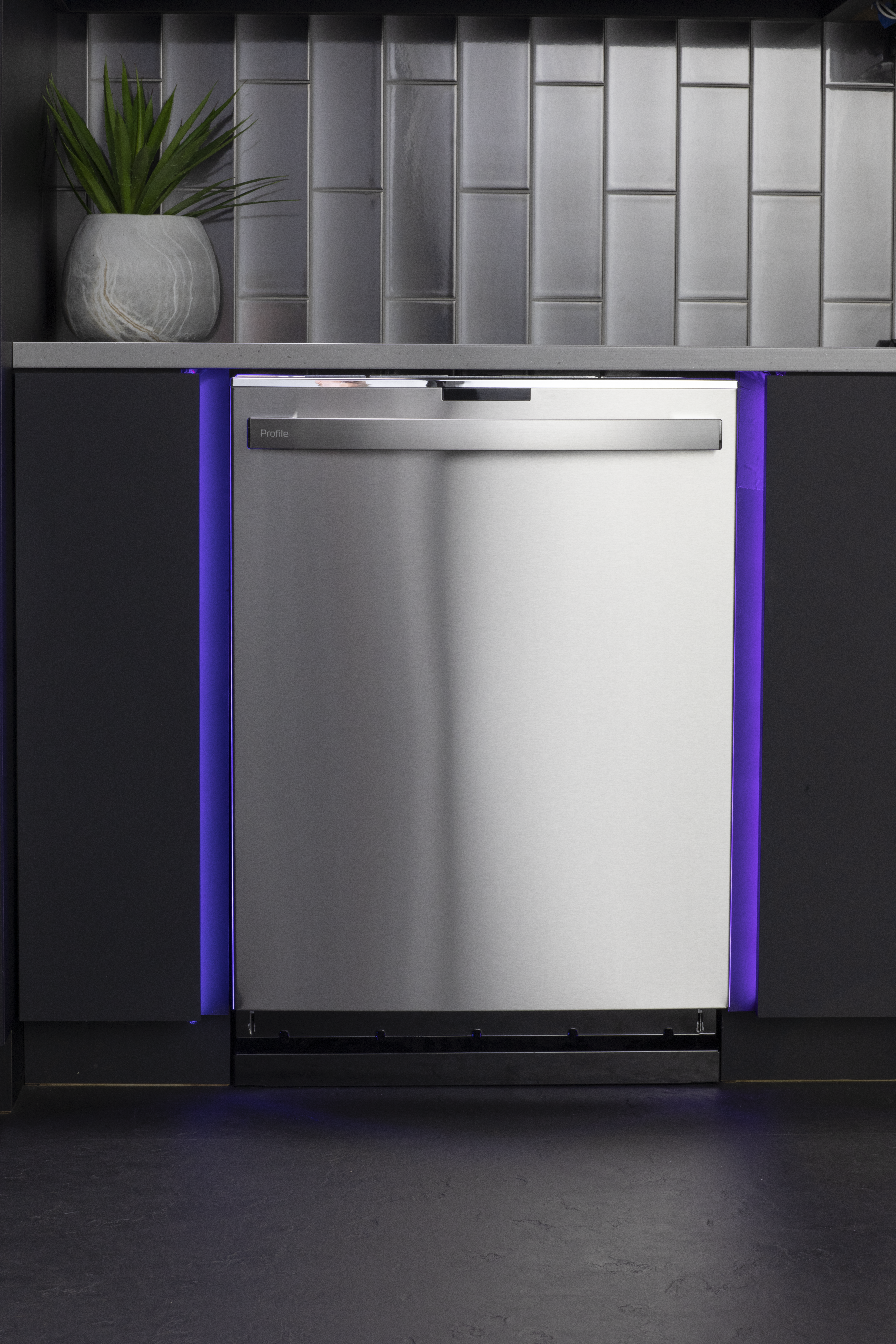 GE Profile™ UltraFresh System™ Dishwasher with Microban® Antimicrobial Technology