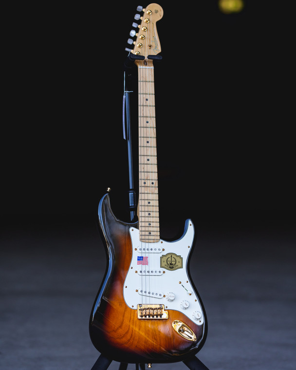 FENDER 60TH ANNIVERSARY STRATOCASTER COMMEMORATIVE