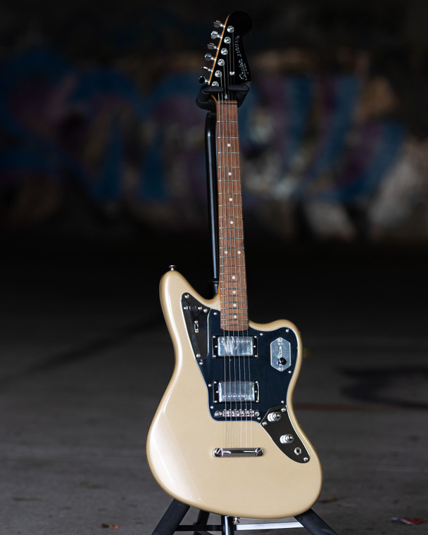 Fender Contemporary Jaguar HH ST, Laurel Fingerboard, Black Pickguard, Shoreline Gold