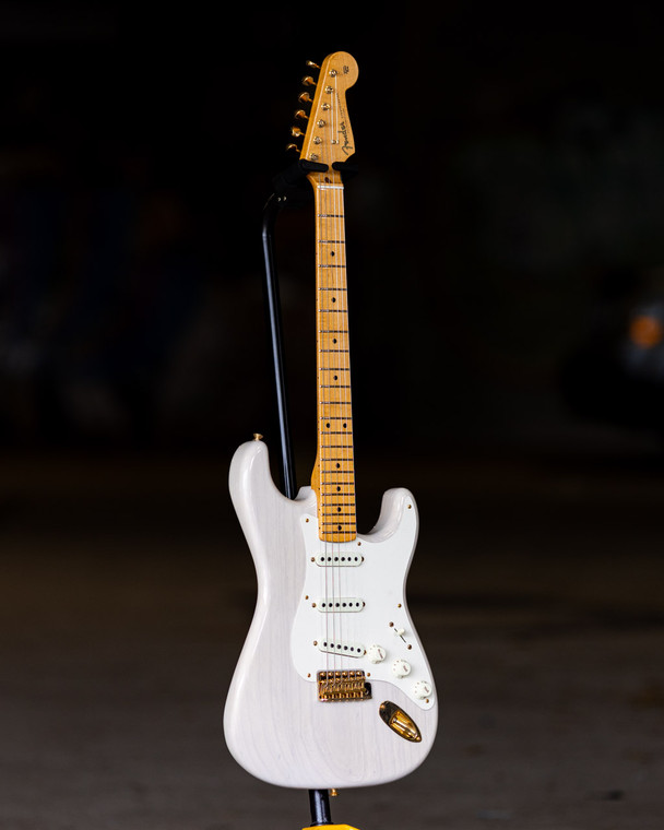  Fender VINTAGE CUSTOM '57 STRATOCASTER (9235000859)