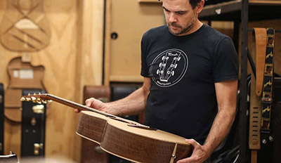 aaron-fenech-australian-guitar-maker2222.jpg