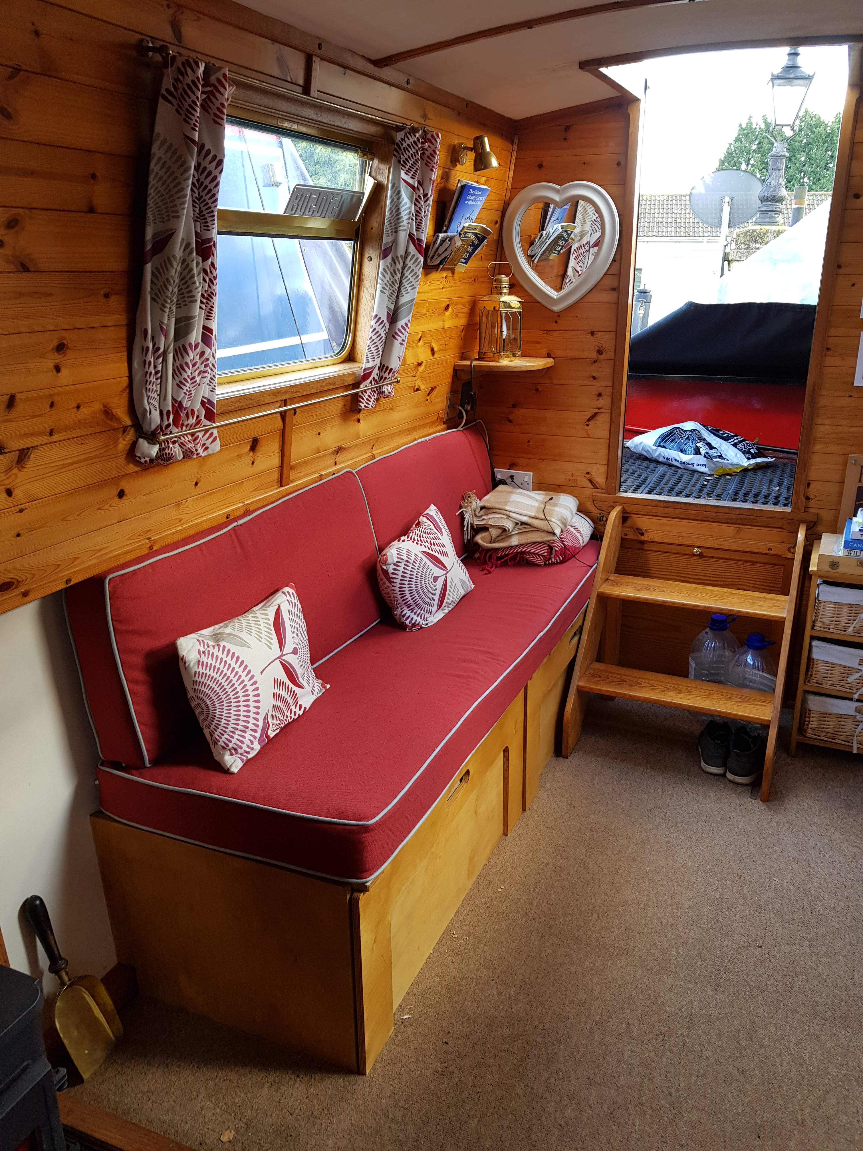 Bed for narrowboat