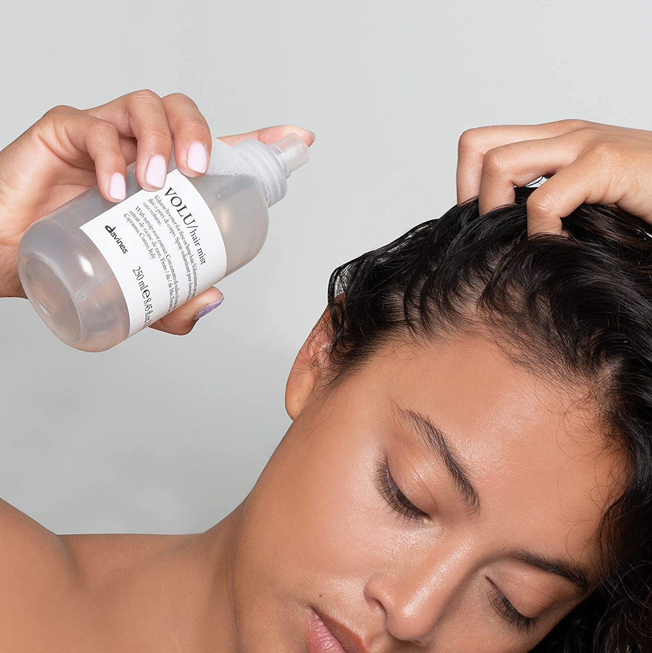 Davines Volu Hair Mist, Leave-On Primer To Add Volume To Limp Hair, Add Weightless Softness and Shine, 8.45 fl. oz.