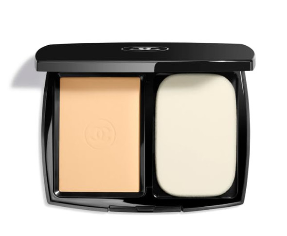 Chanel Vitalumiere Compact Douceur Lightweight Compact Makeup Spf