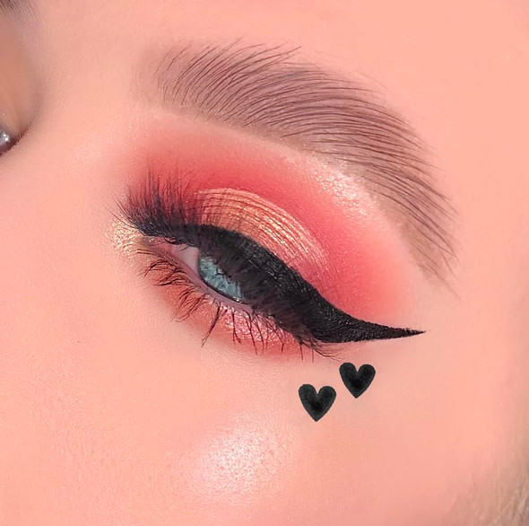 Lottie London Stamp Liner In Heart Dual Ended Heart Shape Liner Double Ended Black Eyeliner Heart Stamp And Pointed End Pen For Playful & Bold Designs