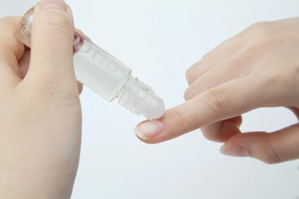 Cuccio Naturale Melon & Kiwi Cuticle Oil Roll-On 0.33 Oz – Hydrating Antioxidant Cuticle Treatment For Dry Cuticles & Stronger Nails Refillable Non-Greasy Rollerball Formula