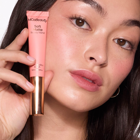 Mcobeauty - Liquid Blush - Soft Matte Beauty Wand With Built-In Cushion Applicator For A Soft Focus Finish - Amaretto Blush - Face Make-Up With Blendable Formula
