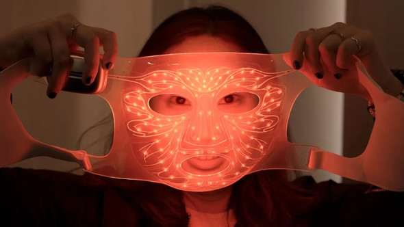 L’Oréal LED Face Mask