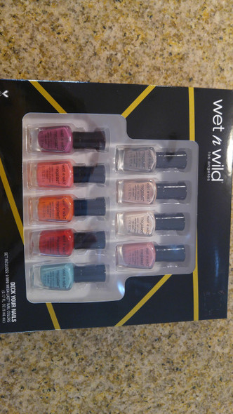 Wet and wild "Deck your nails" nail polish set 9 mini colors