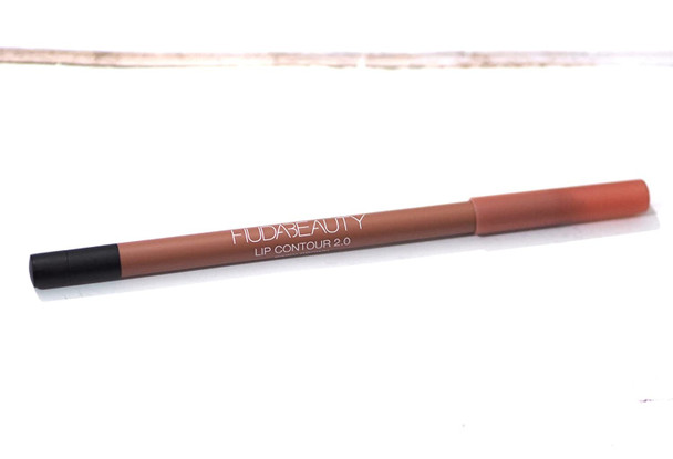 Huda Beauty Lip Contour 2.0 Automatic Matte Lip Pencil (Very Berry)