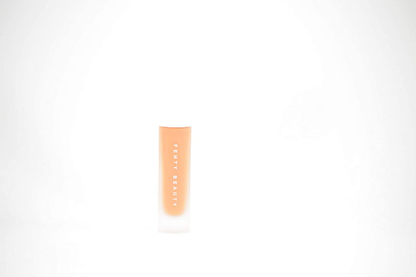 Fenty Beauty by Rihanna Pro Filt'r Soft Matte Longwear Foundation - 400