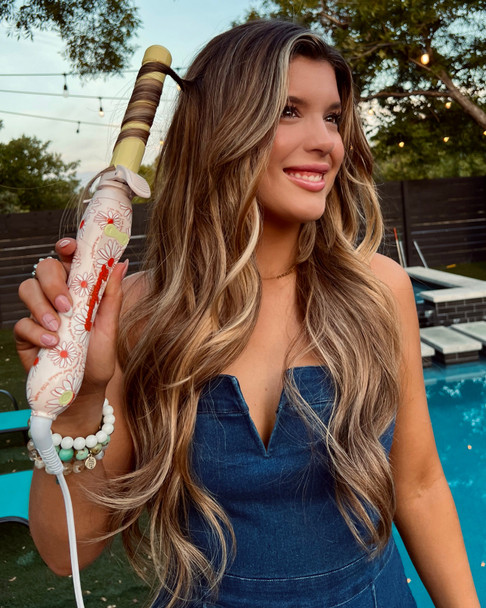 Cassidy Beachwaver B1 Rotating Curling Iron - Daisy Darling