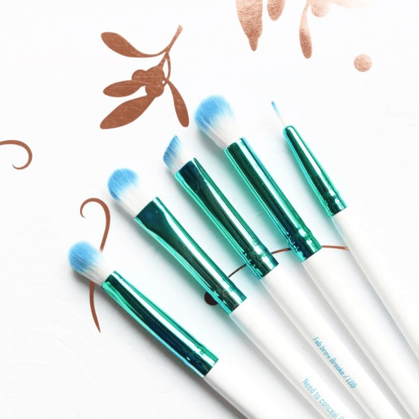 LOELLA COSMETICS Wild as the Ocean Eye set