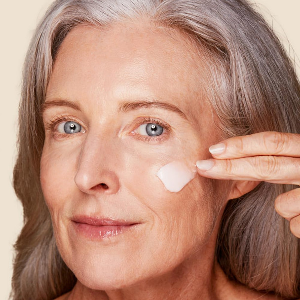 Clarins Nutri-Lumière Day Cream | Anti-Aging Moisturizer | Restores Radiance And Vitality To Mature Skin | Minimizes Appearance Of Deep Wrinkles And Age Spots | Nourishes And Softens | 1.6 Ounces