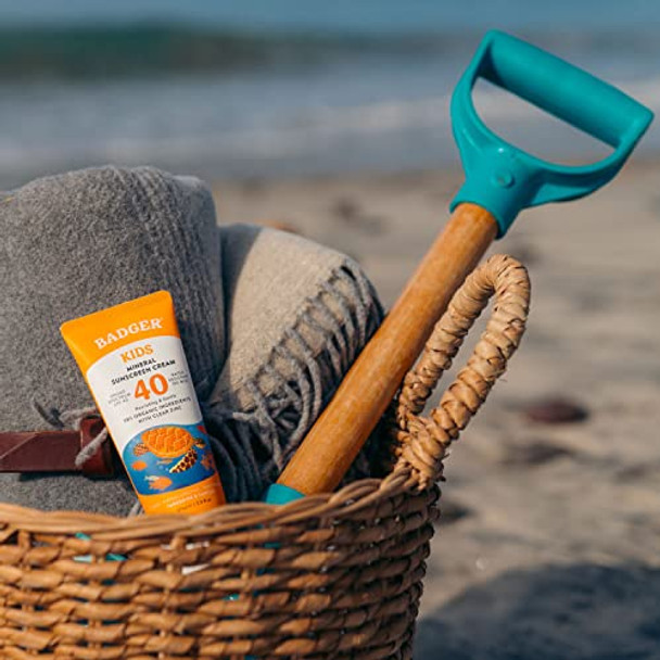 Badger Kids Mineral Sunscreen Cream Spf 40 98% Organic Ingredients Zinc Oxide Sunscreen For Kids Face & Body Water Resistant Reef Friendly Hawaii Approved Broad Spectrum Sunblock 2.9 Fl Oz