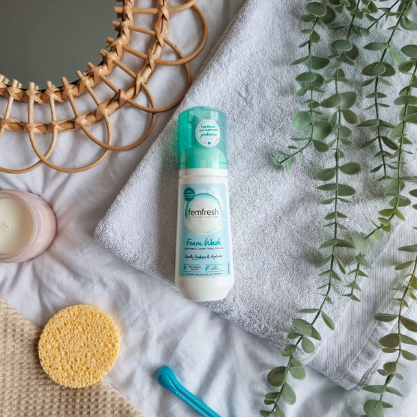 Femfresh Refresh Pure Freshness and Hydration Fragrance Free 150ml