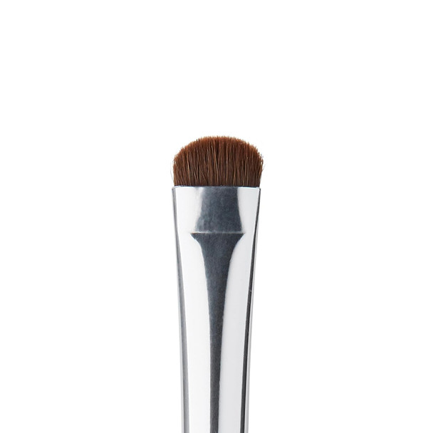 E.L.F. Smudge Brush Short Curved Brush For Expertly Smoothing Color For A Smoky Look Perfect For Contouring & Defining Eyes Vegan & Cruelty-