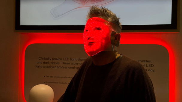 L’Oréal LED Face Mask