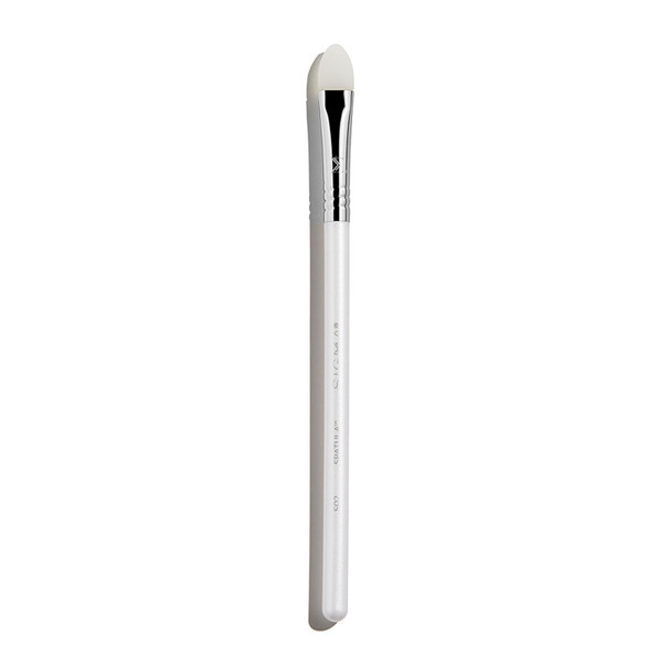 Sigma Beauty S20 Eye Cream Skincare Brush – Skincare Tool for Applying Skincare Products to Face and Skin, Gentle Eye Cream Brush Applicator for Eye Creams and Eye Makeup Primer (1 Pc)