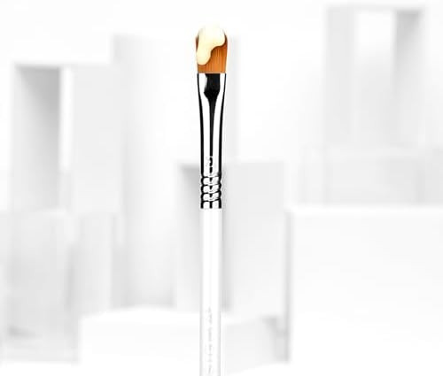 Sigma Beauty S20 Eye Cream Skincare Brush – Skincare Tool for Applying Skincare Products to Face and Skin, Gentle Eye Cream Brush Applicator for Eye Creams and Eye Makeup Primer (1 Pc)