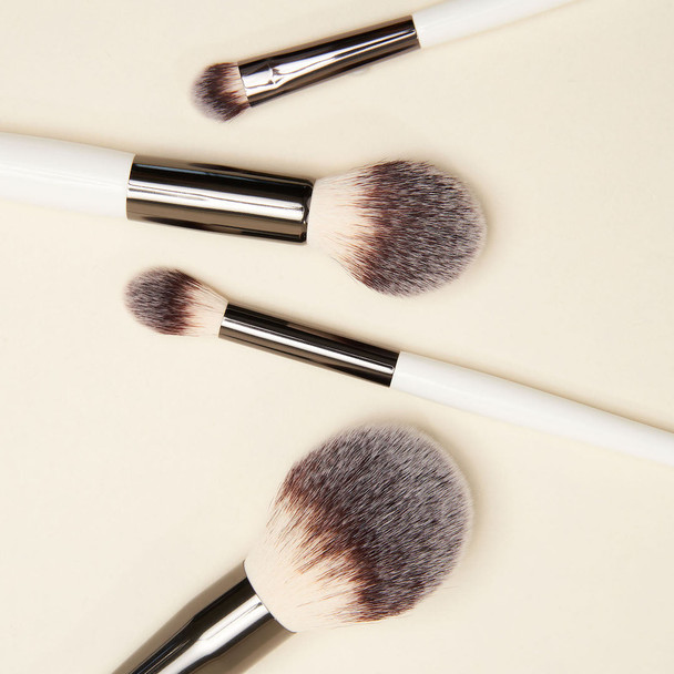 REN BEAUTY Blush & Blend Brus