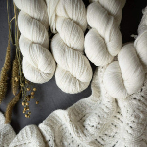 WOOLS OF NATIONS Falkland Fine Merino Aran 100g 160m WOOLS OF NATIONS Falkland Fine Merino Aran 100g 160m