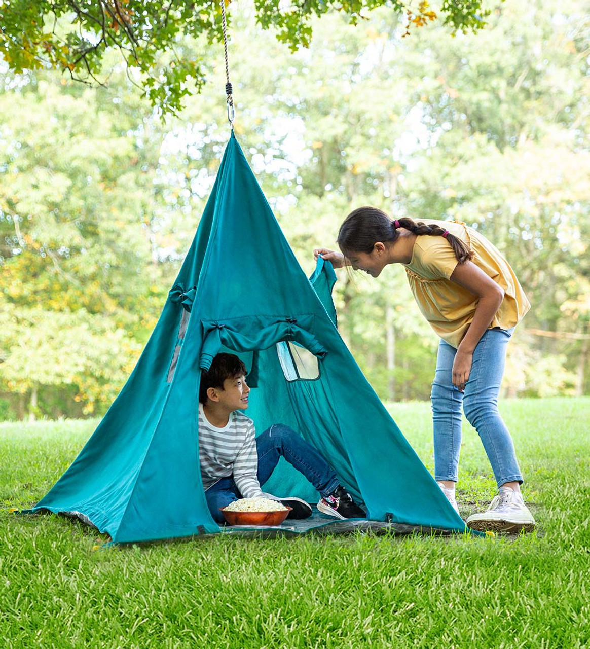 HEARTHSONG - 4-Foot Pole-Free Weather-Resistant Tent with Pendant Light  (733579)