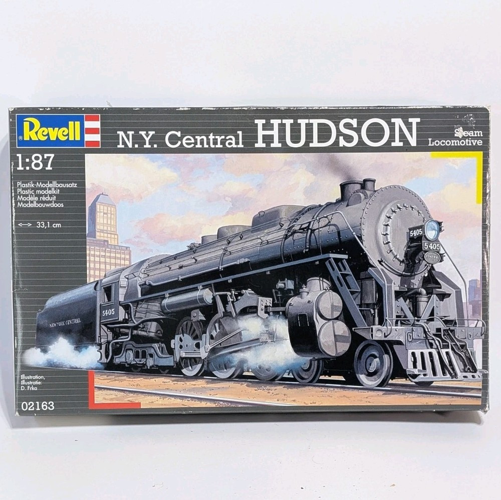 Revell NYC HUDSON Steam Locomotive 1/87 Scale Static Plastic Model