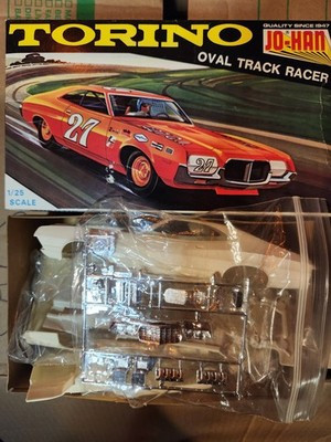 Jo-Han 1:25 Scale 1972 Ford Torino Oval Track Racer Model Kit
