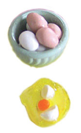 CARRUDUS - 1 Inch Scale Dollhouse Miniature - Eggs In Bowl With Shell (CAR1381)