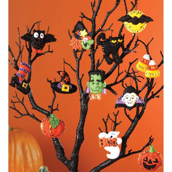 BUCILLA - Halloween Ornaments Set Felt Applique Kit-3"X2" Set of 12 (86430) 046109864303