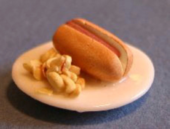 RAINDROP MINIATURES - 1" Scale Dollhouse Miniature - Hot Dog Plate With Chips (65)