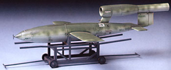 TAMIYA - 1/48 Fiesler FI103 V1 Flying Bomb - Plastic Model Airplane Kit (61052) 4950344610525