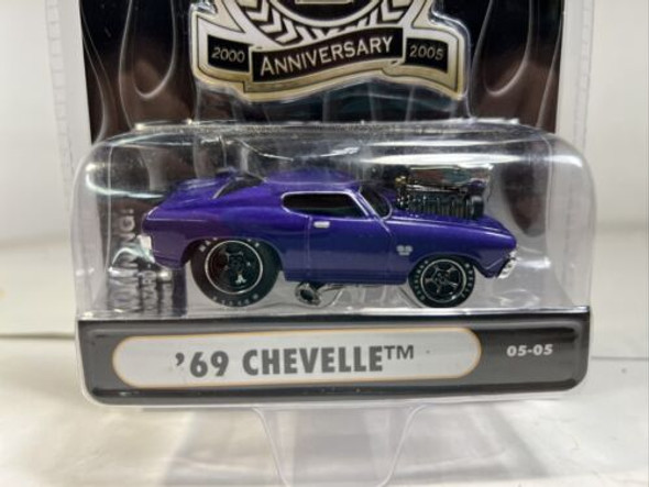 RESALE SHOP - Muscle Machines 5th Anniversary '69 Chevelle 05-05 1:64 Scale