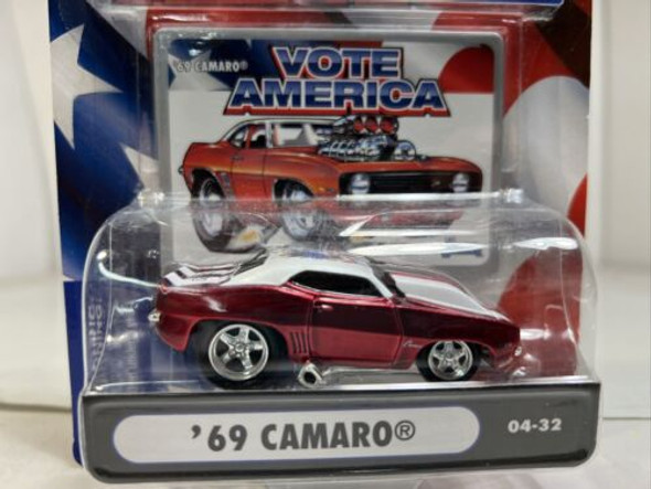 RESALE SHOP - Muscle Machines Vote America '69 Camaro 04/-32 1:64 Scale #71161E