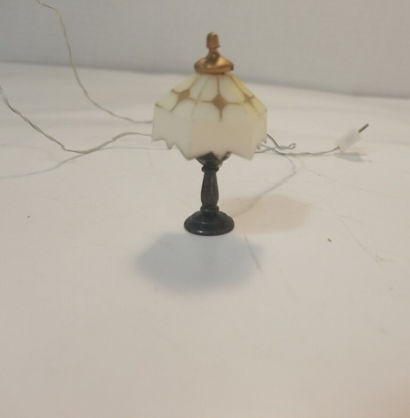 RESALE SHOP - Miniature 1:12 Working White Tiffany Table Lamp