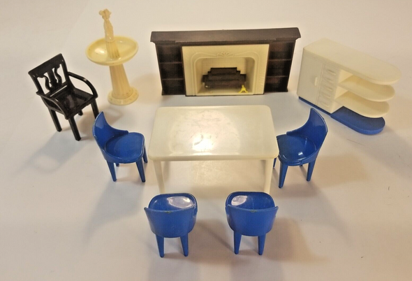 RESALE SHOP - VTG LOT Of Miniature Plasco Furniture