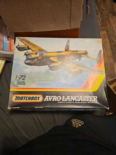 RESALE SHOP - NOB Avro Lancaster BMk.I/III Model Kit PK-602 1/72 Scale Matchbox 1983 [T5]